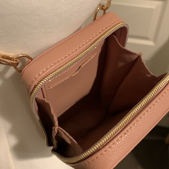 Women’s Soft Pink Crossbody Purse - New Without Tags - Picture 9 of 16